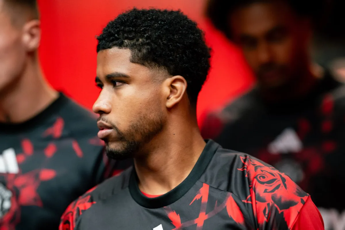 Micah Richards Highlights Manchester United Midfield Issues as Andrey Santos Struggles Continue
