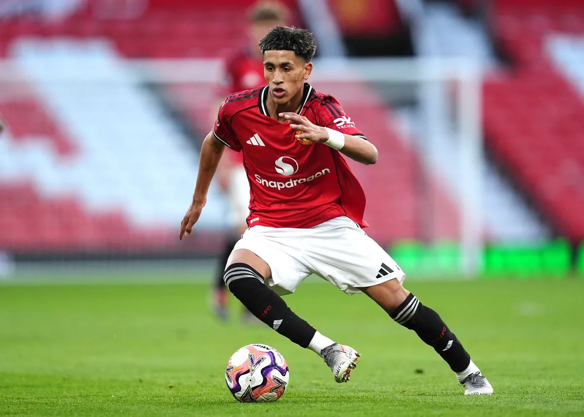 JJ Gabriel Arrives in Barcelona for Talks as Manchester United Exit Escalates