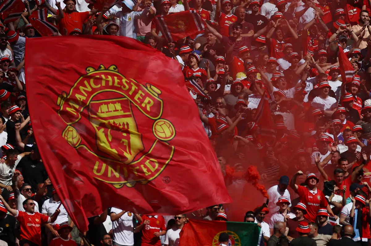 Pressure Mounts on Michael Carrick as Manchester United Seek Urgent Reset at Fulham