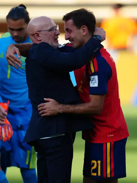 Spain’s Nations League Squad Shifts as Torres Withdraws, Espi Steps Up