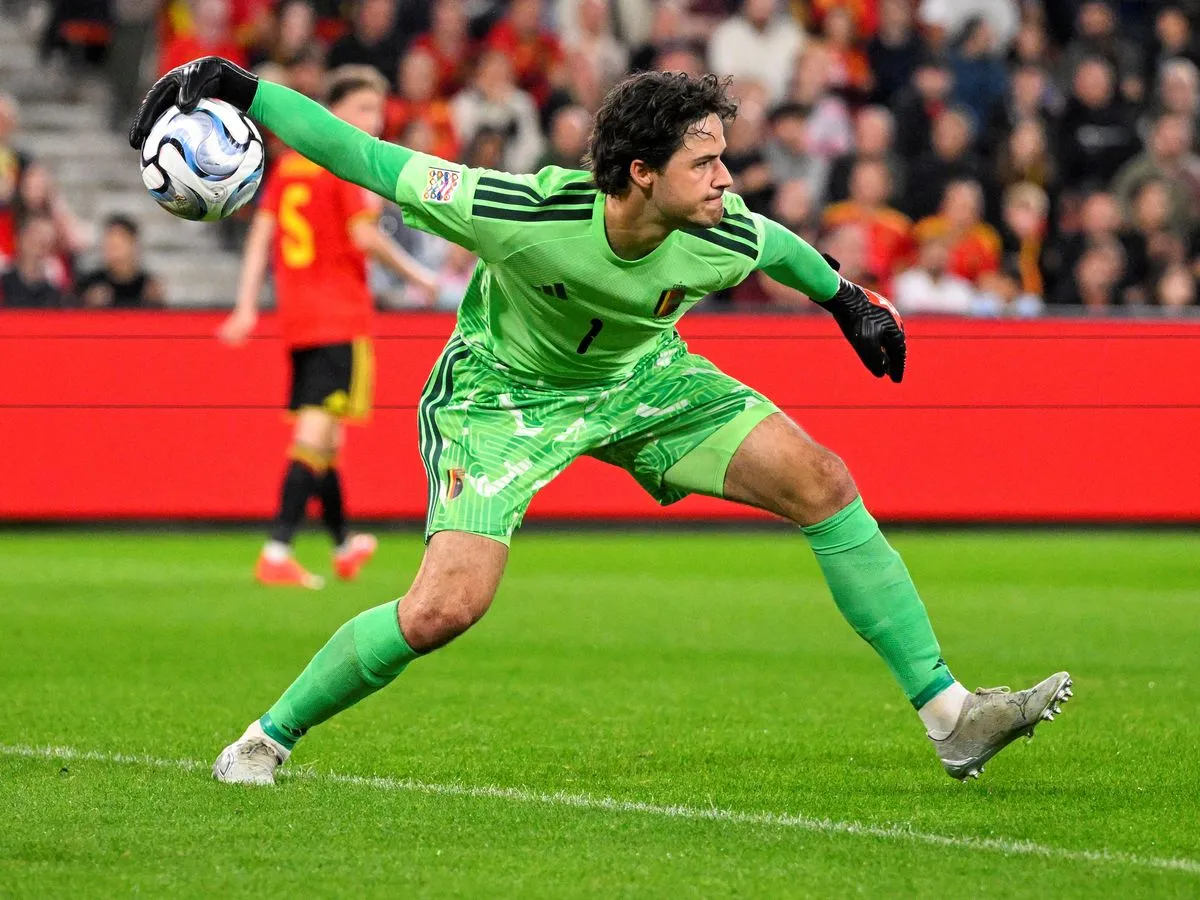 Senne Lammens’ Clash with Belgium’s Past: The Goalkeeper’s Defiant Stand After United’s Own-Goal Blunder