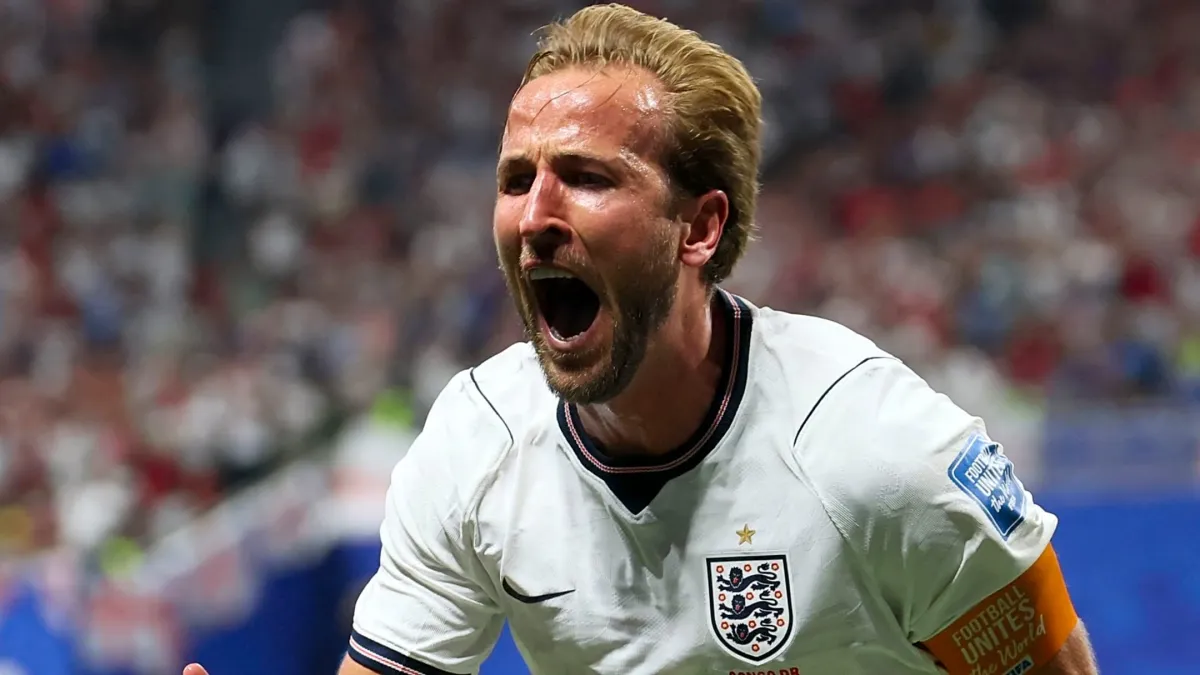 Liam Delap’s 10-goal season raises England call-up questions as Nottingham Forest legend Des Walker highlights his raw potential