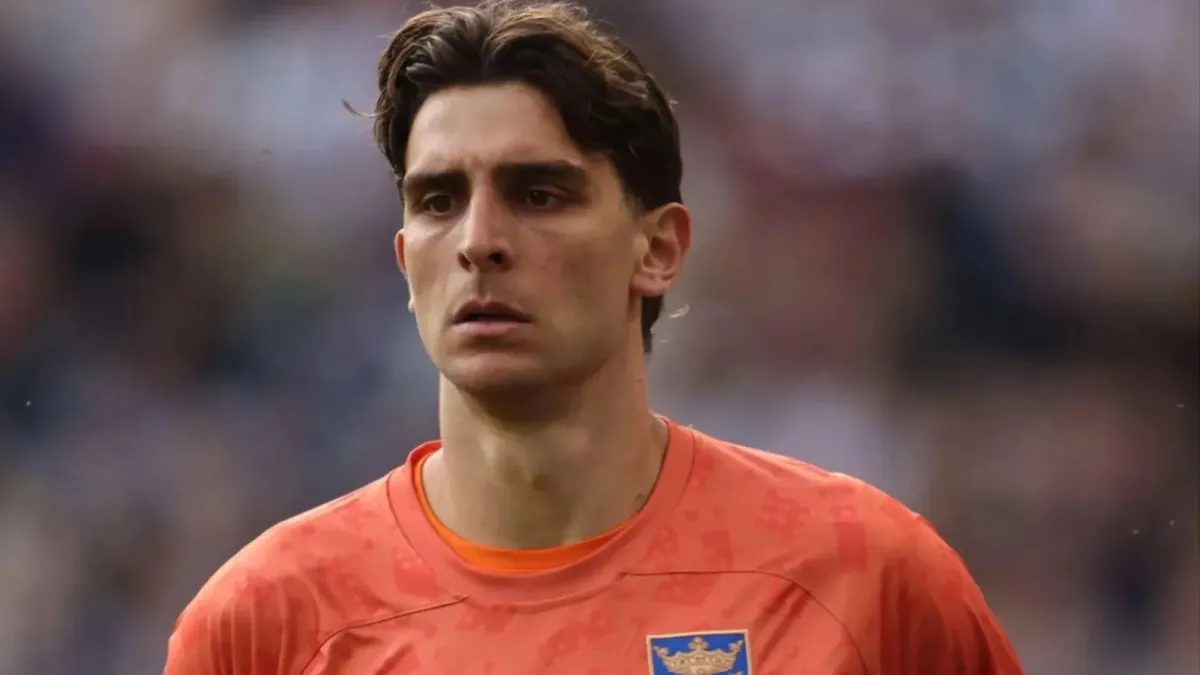 Liverpool’s £40m goalkeeper hunt intensifies as Hull City’s Tzolakis faces suitor negotiations next month