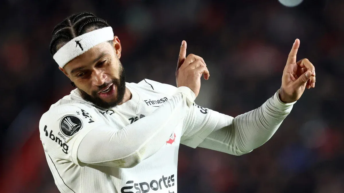 Clarence Seedorf Takes the Reins at Corinthians as Lingard and Depay Join a New Chapter