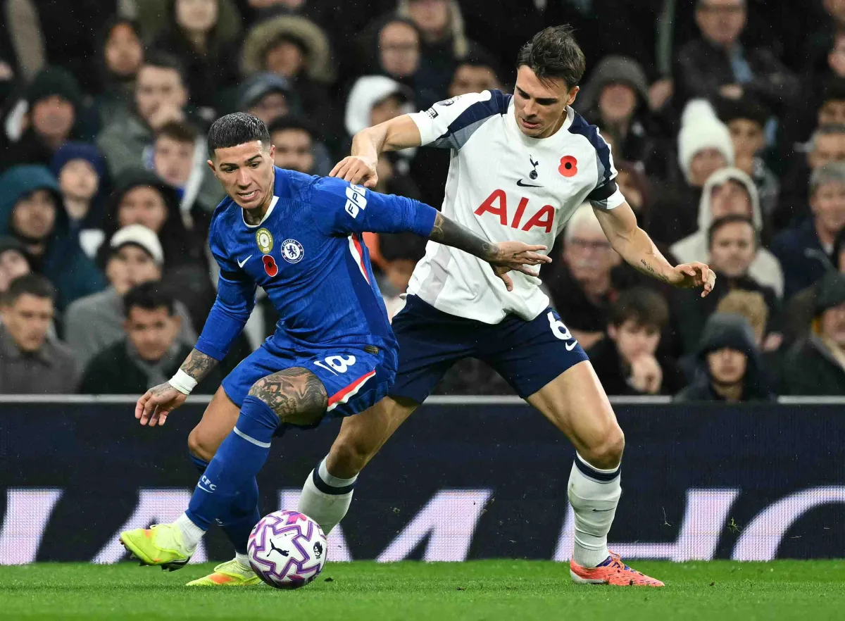 Chelsea vs Tottenham: A Clash of Form, Pressure, and Tactical Dilemmas at Stamford Bridge