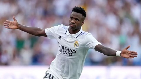 Arsenal Closing in on Multiple Deals as Transfer Window Heats Up